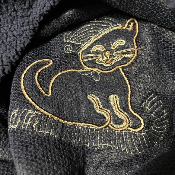 Wallflower Fuzzy Christmas Kitten Sweatshirt Large - Picture 7 of 7